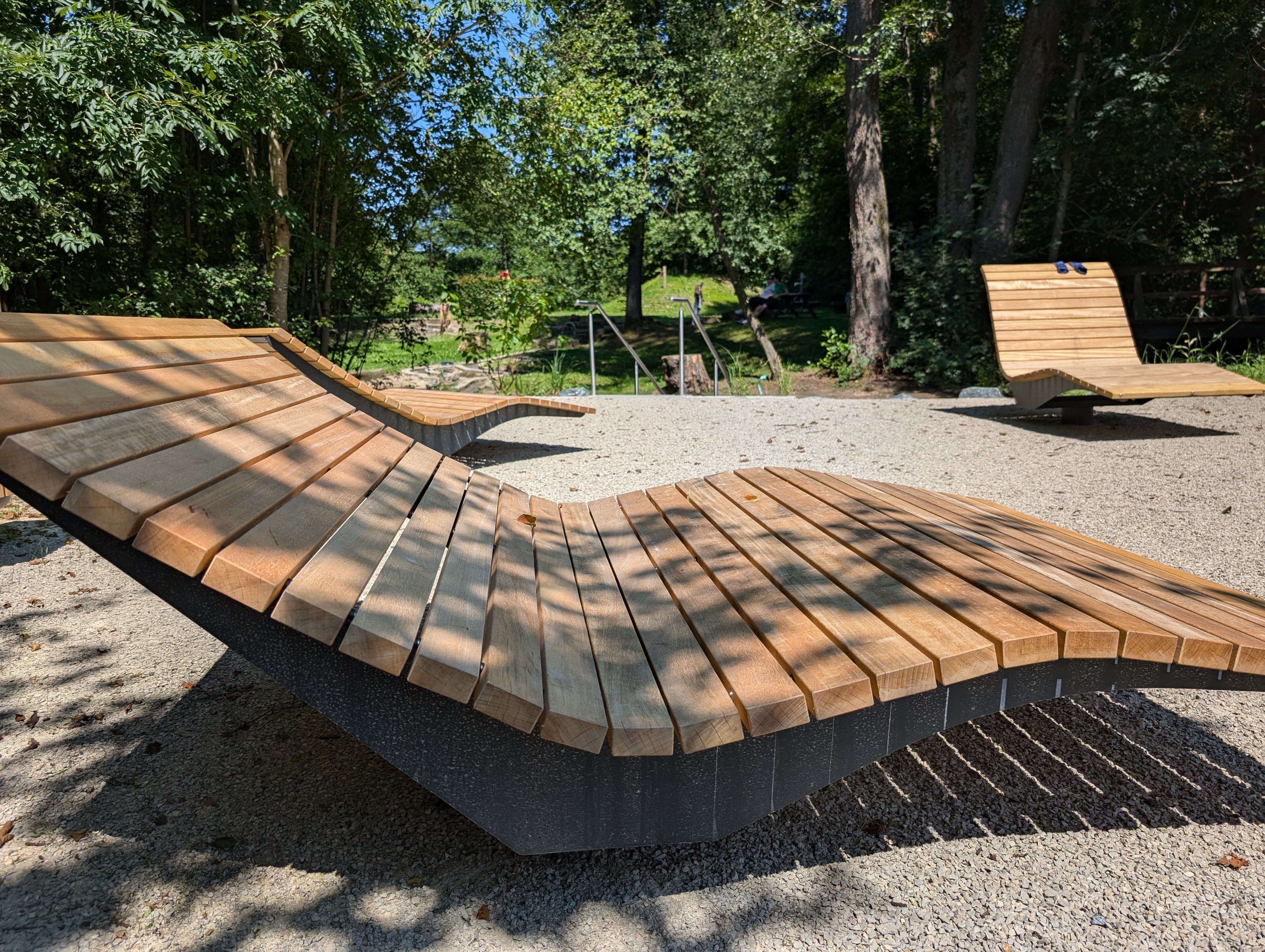 drehbare Holzliegen